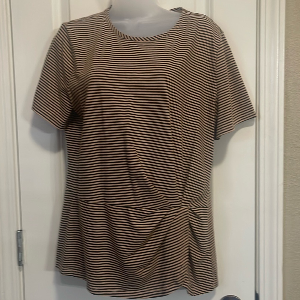 Black and brown stripe pendulum top with gathered front size XL